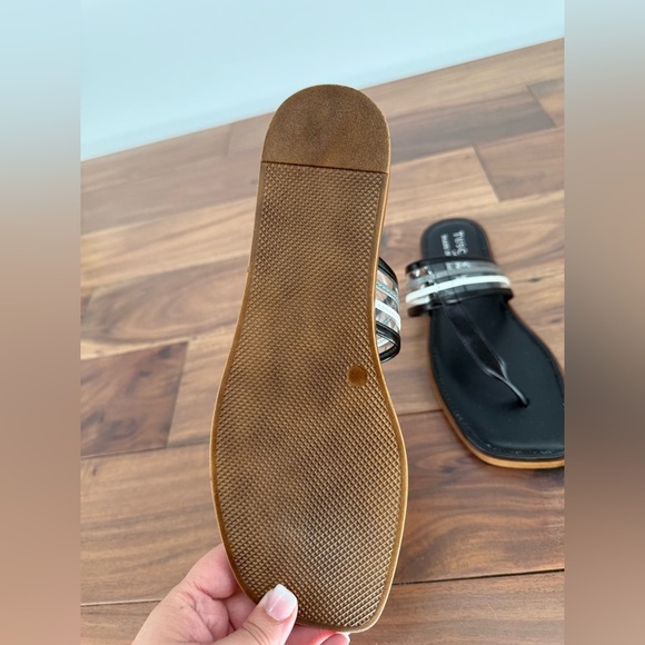 Tuscany Easy Street Black Thong Sandals Clear Straps Made in Italy Size 9W - Picture 7 of 8